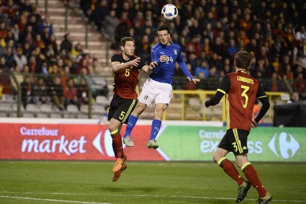 - BRUSSELS, BELGIUM: Belgium s Jan Vertonghen, Italy s Alessandro Florenzi and Belgium s Nicolas Lombaerts fight for the ball during a friendly soccer game between Belgian national team Nationalteam Red Devils and Italy, in Brussels, Friday 13 November 2015, a game in preparation of the Euro2016 European Championship EM Europameisterschaft DIRKxWAEM  x04739646x