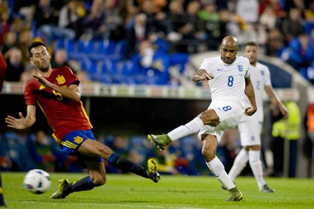 Busquets, Delph during the preseason friendly match between Spain and England in Rico Perez stadium, Alicante, SPAIN. 2015 November 13. (Photo: Jose Breton) 