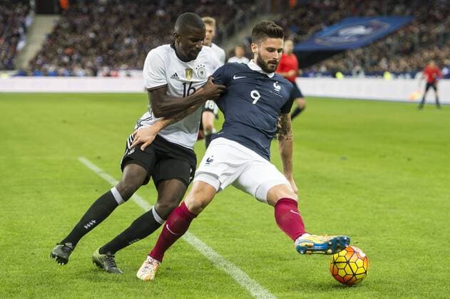 (L-R) Antonio Rüdiger of Germany, Olivier Giroud of France during the International Friendly Länderspiel match between France and Germany on November 13, 2015 at the Stade France in Paris, France. France v Germany International Friendly 2015 2016 xVIxGerritxvanxKeulenxIVx 4582391