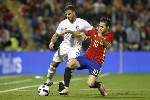 Spain s Cesc Fabregas (r) and England s Kyle Walker during International Friendly Länderspiel match. November 13,2015.  (2015111317)