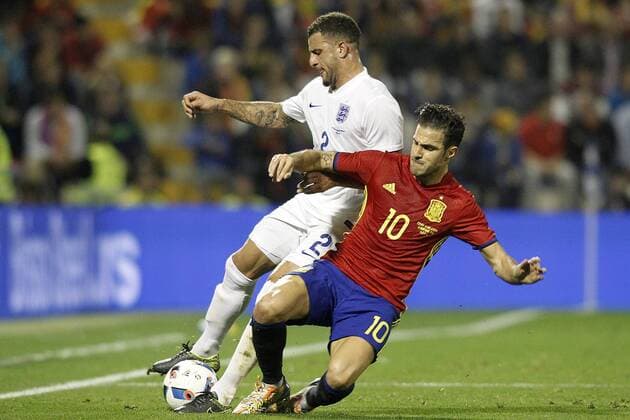 Spain s Cesc Fabregas (r) and England s Kyle Walker during International Friendly Länderspiel match. November 13,2015.  (2015111318)