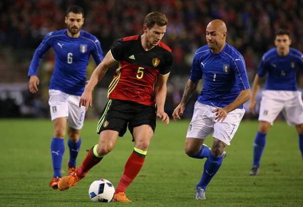 - BRUSSELS, BELGIUM: Belgium s Jan Vertonghen and Italy s Simone Zaza fight for the ball during a friendly soccer game between Belgian national team Nationalteam Red Devils and Italy, in Brussels, Friday 13 November 2015, a game in preparation of the Euro2016 European Championship EM Europameisterschaft VIRGINIExLEFOUR  x04739888x
