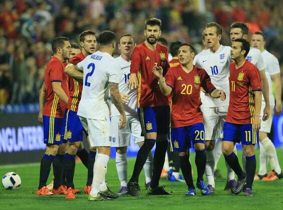Tempers flare between Spain s and England s players International Friendly Länderspiel - Spain vs England - Estadio Jose Rico Perez Stadium - Spain - 13th November 2015 - Picture David Klein Sportimage EDITORIAL USE ONLY. No use with unauthorised audio, video, data, fixture lists, club league logos or live services. Online in-match use limited to 120 images, no video emulation. No use in betting, games or single club league player publications.