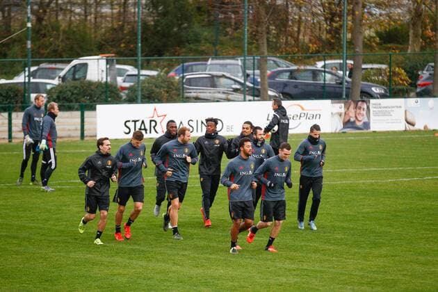 Fußball, Training Nationalteam Belgien - BRUSSELS, BELGIUM: Belgium s players pictured during a training session of the Red Devils, the Belgian national soccer team, in Zaventem, Saturday 14 November 2015. The team played Yesterday a friendly game against Italy and next Tuesday against Spain in preparation of Euro2016. BRUNOxFAHY  x04740027x