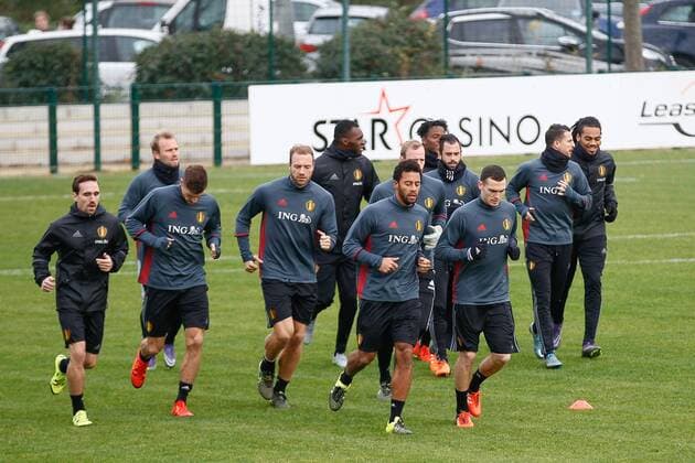 Fußball, Training Nationalteam Belgien - BRUSSELS, BELGIUM: Belgium s players pictured during a training session of the Red Devils, the Belgian national soccer team, in Zaventem, Saturday 14 November 2015. The team played Yesterday a friendly game against Italy and next Tuesday against Spain in preparation of Euro2016. BRUNOxFAHY  x04740030x