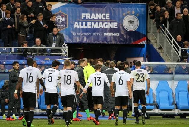 Paris, Fussball, Herren, Länderspiel, Freundschaftsspiel, Frankreich - Deutschland, 13.11.2015 , Stade de France, Paris, Deutsche Mannschaft Nach dem Spiel