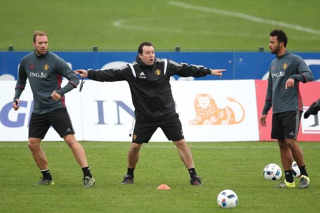 Fußball, Training Nationalteam Belgien - BRUSSELS, BELGIUM: Belgium s Laurent Depoitre, Belgium s head coach Marc Wilmots and Belgium s Moussa Dembele pictured during a training session of the Red Devils, the Belgian national soccer team, in Zaventem, Saturday 14 November 2015. The team played Yesterday a friendly game against Italy and next Tuesday against Spain in preparation of Euro2016. BRUNOxFAHY  x04740031x