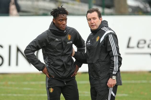 Fußball, Training Nationalteam Belgien - BRUSSELS, BELGIUM: Belgium s Michy Batshuayi and Belgium s head coach Marc Wilmots pictured during a training session of the Red Devils, the Belgian national soccer team, in Zaventem, Saturday 14 November 2015. The team played Yesterday a friendly game against Italy and next Tuesday against Spain in preparation of Euro2016. BRUNOxFAHY  x04740048x