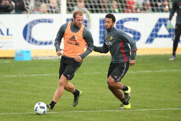 Fußball, Training Nationalteam Belgien - BRUSSELS, BELGIUM: Belgium s Laurent Depoitre and Belgium s Moussa Dembele fight for the ball during a training session of the Red Devils, the Belgian national soccer team, in Zaventem, Saturday 14 November 2015. The team played Yesterday a friendly game against Italy and next Tuesday against Spain in preparation of Euro2016. BRUNOxFAHY  x04740053x