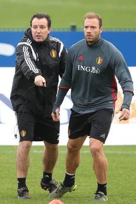 Fußball, Training Nationalteam Belgien - BRUSSELS, BELGIUM: Belgium s head coach Marc Wilmots and Belgium s Laurent Depoitre pictured during a training session of the Red Devils, the Belgian national soccer team, in Zaventem, Saturday 14 November 2015. The team played Yesterday a friendly game against Italy and next Tuesday against Spain in preparation of Euro2016. BRUNOxFAHY  x04740066x