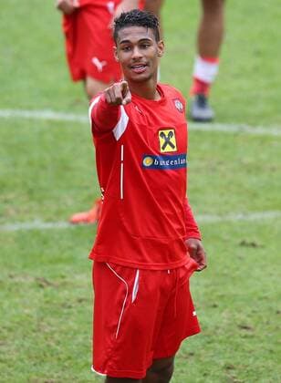 SOCCER - AUT vs SUI, friendly match, preview ALICANTE,SPAIN,14.NOV.15 - SOCCER - OEFB international match Länderspiel Austria vs Switzerland, friendly match, preview, team training camp, training team AUT. Image shows Rubin Okotie (AUT). GEPAxpictures xChristianxOrt