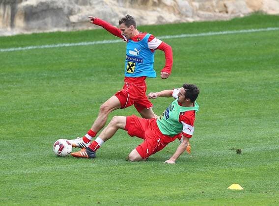 SOCCER - AUT vs SUI, friendly match, preview ALICANTE,SPAIN,14.NOV.15 - SOCCER - OEFB international match Länderspiel Austria vs Switzerland, friendly match, preview, team training camp, training team AUT. Image shows Florian Klein and Robert Gucher (AUT). GEPAxpictures xChristianxOrt