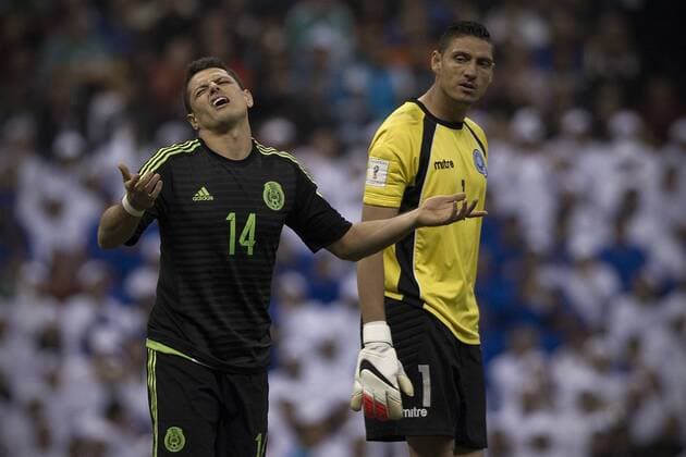 Javier Hernandez (L) of Mexico reacts during the 2018 World Cup qualifying match between Mexico and El Salvador at Azteca Stadium in Mexico City, capital of Mexico, on Nov. 13, 2015. Mexico won 3-0. Pedro Mera) (rhj) (SP)MEXICO-MEXICO CITY-SOCCER-MEXICO VS EL SALVADOR e AlejandroxAyala 