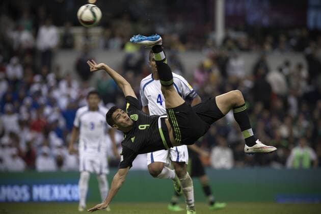 Raul Jimenez (Front) of Mexico vies with Henry Romero of El Salvador during their 2018 World Cup qualifying match at Azteca Stadium in Mexico City, capital of Mexico, on Nov. 13, 2015. Mexico won 3-0. Alejandro Ayala) (rhj) (SP)MEXICO-MEXICO CITY-SOCCER-MEXICO VS EL SALVADOR e AlejandroxAyala 