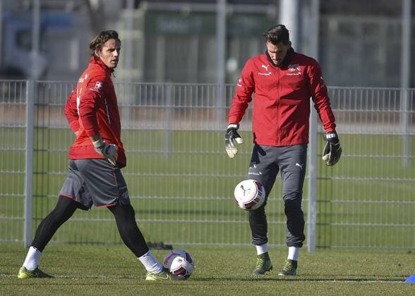 SOCCER - AUT vs SUI, friendly match, preview VIENNA,AUSTRIA,14.NOV.15 - SOCCER - OEFB international match Länderspiel Austria vs Switzerland, friendly match, preview, training team SUI. Image shows Yann Sommer and Roman Buerki (SUI). GEPAxpictures xM.xHoermandinger