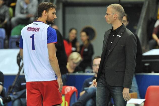 14.11.2015, xtkx, Volleyball 1.Bundesliga, United Volleys Frankfurt - TV Ingersoll Bühl, emspor v.l. Florian Ringseis (United Volleys) , Trainer Michael Warm (United Volleys) ,