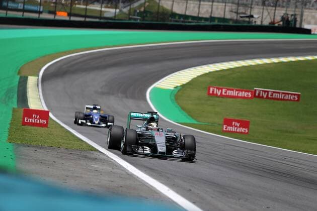 Brazilian Grand Prix, Sao Paulo 12 - 15 November 2015 14.11.2015 - Free Practice 3, Lewis Hamilton (GBR) Mercedes AMG F1 W06 and Marcus Ericsson (SUE) Sauber C34 