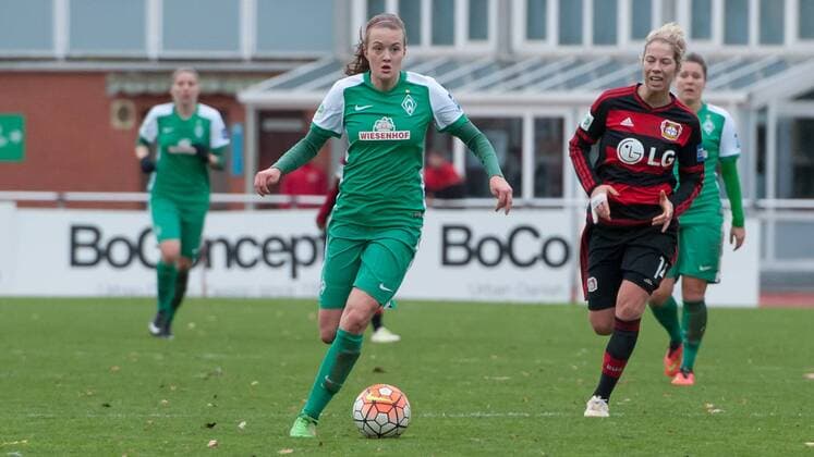 Stefanie Antonia Sanders (SV Werder Bremen, 20) am Ball, Einzelbild, Fussball, Allianz Frauen-Bundesliga, SV Werder Bremen - Bayer 04 Leverkusen, xobx