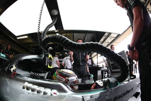 Motorsports: FIA Formula One World Championship WM Weltmeisterschaft 2015, Grand Prix of Brazil, 44 Lewis Hamilton (GBR, Mercedes AMG Petronas Formula One Team), xHOCHxZWEIx