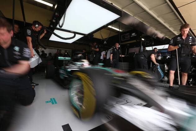 Motorsports: FIA Formula One World Championship WM Weltmeisterschaft 2015, Grand Prix of Brazil, 44 Lewis Hamilton (GBR, Mercedes AMG Petronas Formula One Team), xHOCHxZWEIx