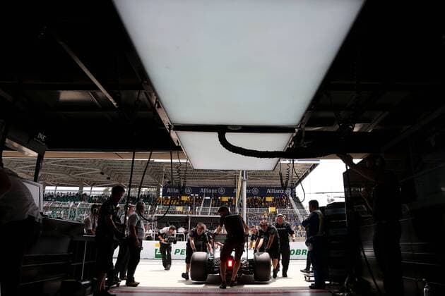 Motorsports: FIA Formula One World Championship WM Weltmeisterschaft 2015, Grand Prix of Brazil, 44 Lewis Hamilton (GBR, Mercedes AMG Petronas Formula One Team), xHOCHxZWEIx
