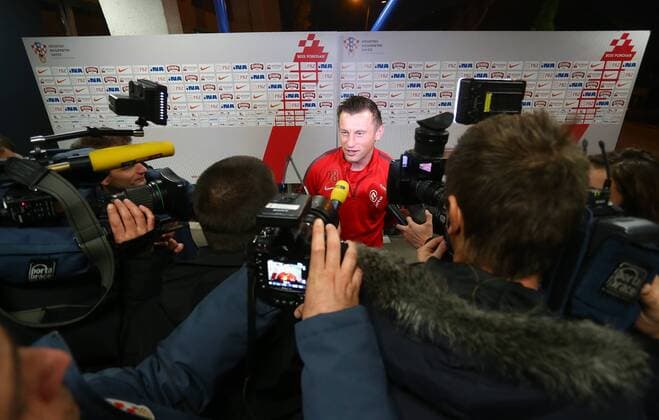 Fußball, Kroatien Nationalteam Pressekonferenz PXL_Croatia national football team press 14.11.2015., Zagreb, Croatia - Croatia national football team press conference PK Pressekonferenz at Hitrec-Kacian pitch ahead of their friendly match against Russia in Krasnodar on 17 November 2015. Ivica Olic.  SlavkoxMidzor PIXSELL
