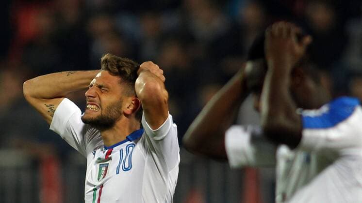 13.11.2015 Novi Sad(Serbia) Serbia-Italy U21 U 21 European qualify men s football Domenico Berardi (L) Italy after lost chance : 