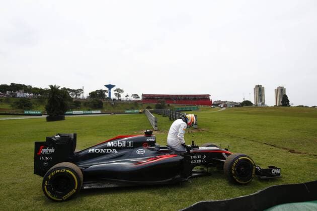 Motorsports: FIA Formula One World Championship WM Weltmeisterschaft 2015, Grand Prix of Brazil, 14 Fernando Alonso (ESP, McLaren Honda), xHOCHxZWEIx