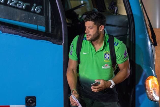 Fußball, Ankunft Nationalteam Brasilien in Salvador Chegada da Sele??o Brasileira a Salvador SALVADOR, BA - 11 14 2015: SELECT ARRIVAL BRAZILIAN SALVADOR - Hulk during the arrival of the Brazilian Salvador for the match against Peru& 39;lection ion for the qualifiers of the World Cup 2018. (Photo: Dudu Macedo FotoArena)  DuduxMacedo