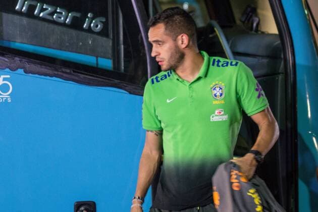 Fußball, Ankunft Nationalteam Brasilien in Salvador Chegada da Sele??o Brasileira a Salvador SALVADOR, BA - 11 14 2015: SELECT ARRIVAL BRAZILIAN SALVADOR - Renato Augusto for the arrival of the Brazilian Salvador for the match against Peru& 39;s selection for the qualifiers of the World Cup 2018. (Photo: Dudu Macedo FotoArena)  DuduxMacedo