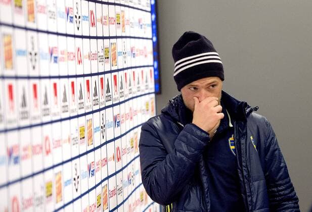151114 Sveriges John Guidetti i mixed zone efter EM-kvalets playoff mellan Sverige och Danmark den 14 november 2015 i Stockholm.  Copyright: NiklasxLarssonx xBILDBYRÃÖN BB151114NL037