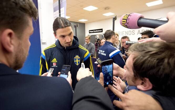 151114 Sveriges Zlatan Ibrahimovic i mixed zone efter fotbollsmatchen i EM-kvalets playoff mellan Sverige och Danmark den 14 november 2015 i Stockholm.  Copyright: NiklasxLarssonx xBILDBYRÃÖN BB151114NL039