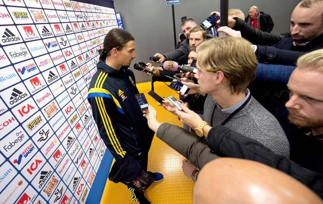 151114 Sveriges Zlatan Ibrahimovic i mixed zone efter fotbollsmatchen i EM-kvalets playoff mellan Sverige och Danmark den 14 november 2015 i Stockholm.  Copyright: NiklasxLarssonx xBILDBYRÃÖN BB151114NL042