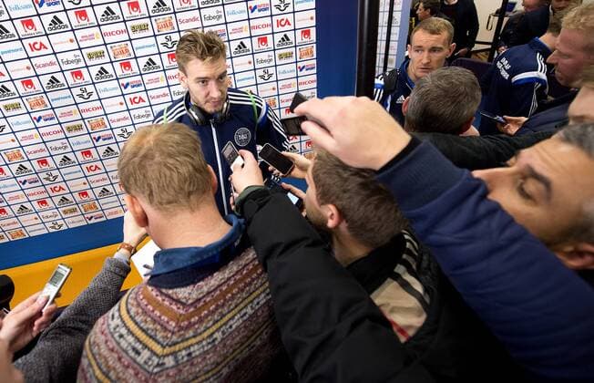 151114 Danmarks Nicklas Bendtner i mixed zone efter fotbollsmatchen i EM-kvalets playoff mellan Sverige och Danmark den 14 november 2015 i Stockholm.  Copyright: NiklasxLarssonx xBILDBYRÃÖN BB151114NL044