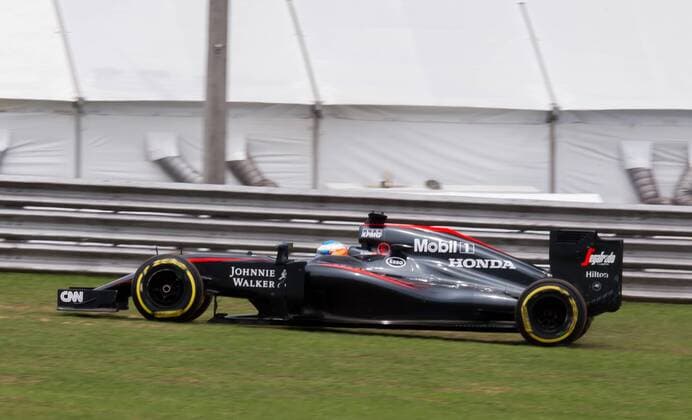 Nov. 14, 2015 - Sao Paulo, Brazil - Fernando Alonso, Williams, passa direto na curva e para treino no Autodromo de Interlagos, na zona sul da capital paulista, nesta sabado (14). A disputa do GP Brasil de Formula 1 acontece no proximo domingo, 15. (Credit: F1 2015 - Brazilian Grand Prix - Qualifying  - ZUMAla 1