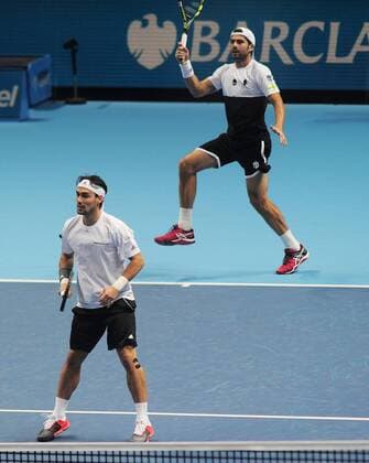 Tennis - 2015 ATP Tennis Herren World Tour Finals at The O2 - Day One Mens Doubles : Jamie Murray (GBR) and John Peers (AUS) vs. Simone Bolelli and Fabio Fognini (Italy) Simone Bolelli - behind and Fabio Fognini (Italy) COLORSPORT ANDREW COWIE 