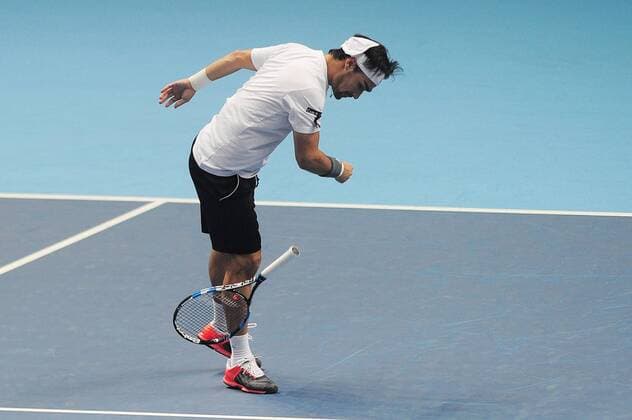 Tennis - 2015 ATP Tennis Herren World Tour Finals at The O2 - Day One Group :Ashe Smith :Mens Doubles : Jamie Murray (GBR) and John Peers (AUS) vs. Simone Bolelli and Fabio Fognini (Italy) Fabio Fognini smashes his racket on the ground after losing a point in the tie break COLORSPORT ANDREW COWIE 