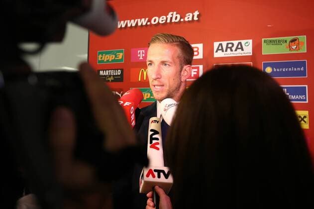 SOCCER - AUT vs SUI, friendly match, preview ALICANTE,SPAIN,15.NOV.15 - SOCCER - OEFB international match Länderspiel Austria vs Switzerland, friendly match, preview, team training camp, mixed zone and departure team AUT at the airport of Alicante. Image shows Marc Janko (AUT). GEPAxpictures xChristianxOrt