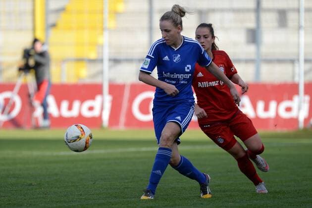 v.li.: Cevilie Sandvej (SC Sand, 3) Lisa Evans (FC Bayern München, FCB, 18), Fussball, Allianz Frauen-Bundesliga, FC Bayern München - SC Sand, xslx