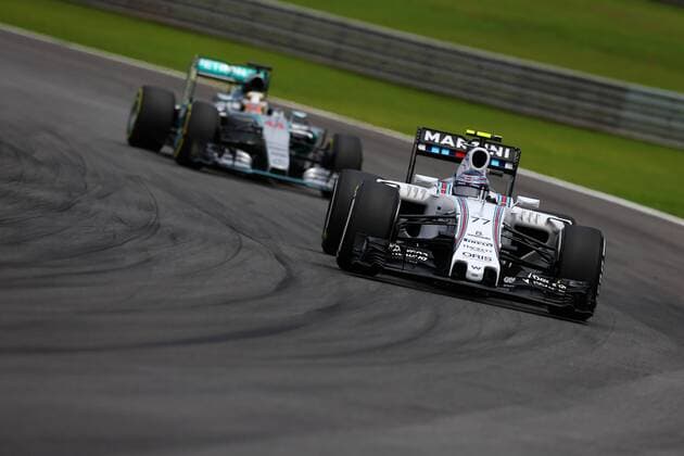 Brazilian Grand Prix, Sao Paulo 12 - 15 November 2015 14.11.2015 - Qualifying, Valtteri Bottas (FIN) Williams F1 Team FW37 leads Lewis Hamilton (GBR) Mercedes AMG F1 W06 