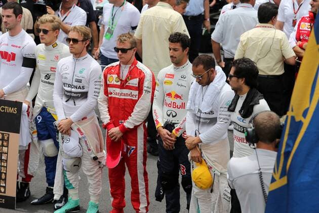 Brazilian Grand Prix, Sao Paulo 12 - 15 November 2015 15.11.2015 - Race, F1 pays its respects to the victims of the Paris terrorist attacks, Lewis Hamilton (GBR) Mercedes AMG F1 W06 