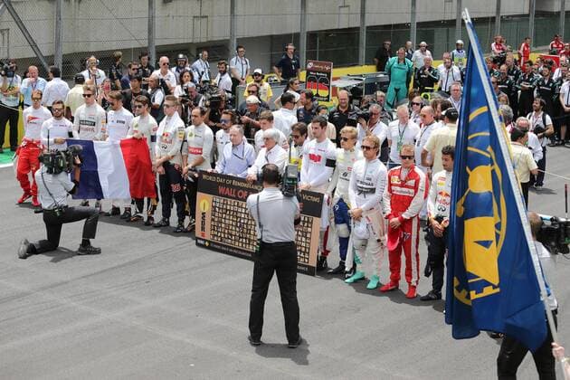 Brazilian Grand Prix, Sao Paulo 12 - 15 November 2015 15.11.2015 - Race, F1 pays its respects to the victims of the Paris terrorist attacks 