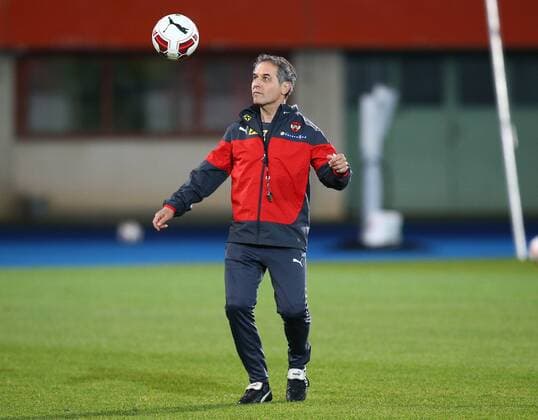 SOCCER - AUT vs SUI, friendly match, preview VIENNA,AUSTRIA,15.NOV.15 - SOCCER - OEFB international match Länderspiel Austria vs Switzerland, friendly match, preview, training team AUT. Image shows head coach Marcel Koller (AUT). GEPAxpictures xChristianxOrt