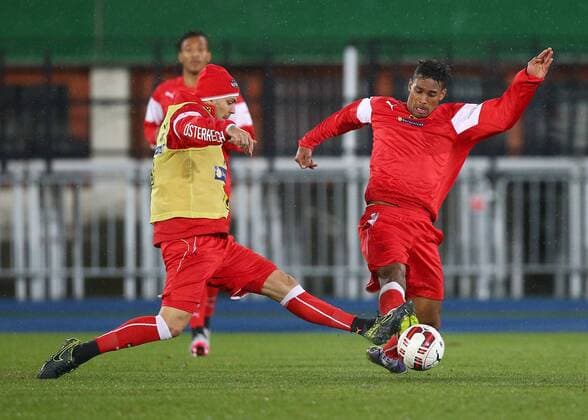 SOCCER - AUT vs SUI, friendly match, preview VIENNA,AUSTRIA,15.NOV.15 - SOCCER - OEFB international match Länderspiel Austria vs Switzerland, friendly match, preview, training team AUT. Image shows Aleksandar Dragovic and Rubin Okotie (AUT). GEPAxpictures xChristianxOrt