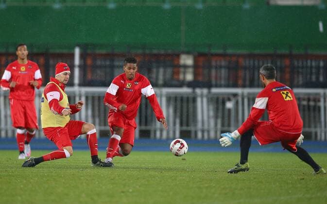 SOCCER - AUT vs SUI, friendly match, preview VIENNA,AUSTRIA,15.NOV.15 - SOCCER - OEFB international match Länderspiel Austria vs Switzerland, friendly match, preview, training team AUT. Image shows Aleksandar Dragovic, Rubin Okotie and Ramazan Oezcan (AUT). GEPAxpictures xChristianxOrt