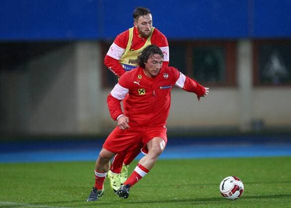 SOCCER - AUT vs SUI, friendly match, preview VIENNA,AUSTRIA,15.NOV.15 - SOCCER - OEFB international match Länderspiel Austria vs Switzerland, friendly match, preview, training team AUT. Image shows Jakob Jantscher and Julian Baumgartlinger (AUT). GEPAxpictures xChristianxOrt