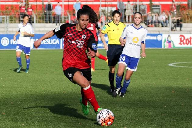 Hasret Kayikci (Freiburg, 11) am Ball Freisteller, Einzelbild, Aktion, Action, Fussball, Allianz Frauen-Bundesliga, SC Freiburg - 1. FFC Frankfurt, xozx