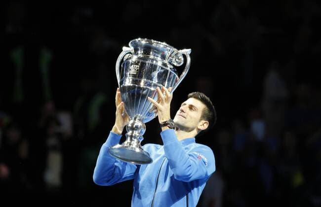 15.11.2015 the O2 London, England. ATP Tennis Herren Tennis Tour Finals Day 1. Novak Djokovic was presented on court with Year End World No.1 Ranking Singles Award during the Day 1 Barclays ATP World Tour Finals from the O2 Arena xHongboxChenx  ActionPlus11681937