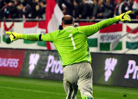 Fotball EM playoff 2015 15.11.2015 Ungarn vs Norwegen keeper Gabor Kiraly jubelt 
