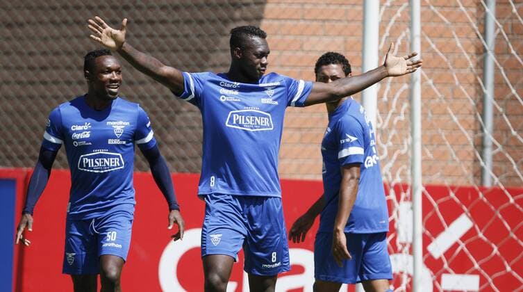 Nov. 15, 2015 - Quito, PICHINCHA, ECUADOR - Felipe Caicedo, center, Espanyol player during qualifying practice for the World Russia 2018, in Quito, Ecuador, November 15, 2015. Ecuador played in Venezuela on 17 November. Venezuela v Ecuador, Russia 2018 World Cup Qualifying - ZUMAn230